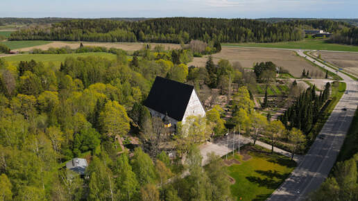 Valokuva: Siuntion kirkko yläilmoista